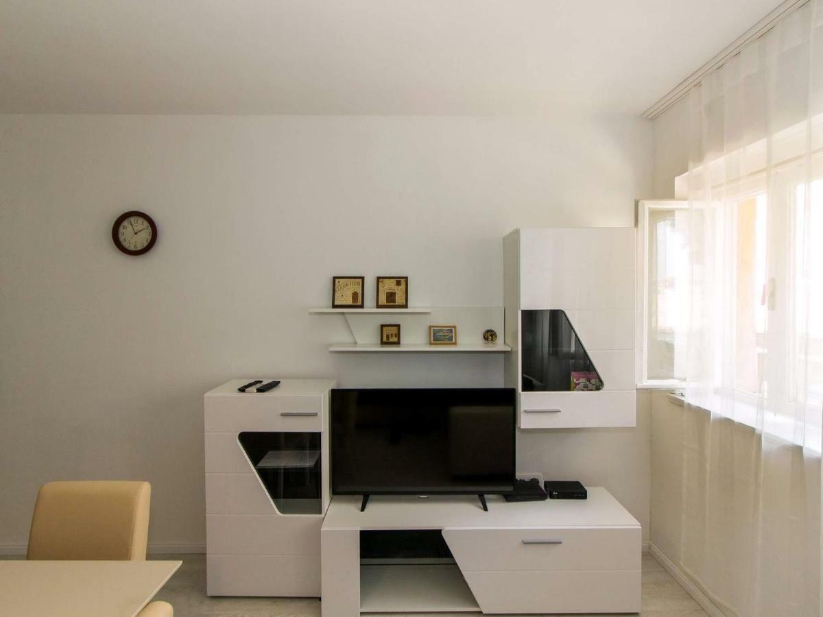 Roli Apartment *